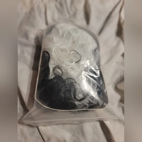 NWT BLACK WHITE CURLY STRAIGHT BOB COSPLAY HALLOWEEN - Picture 6 of 6